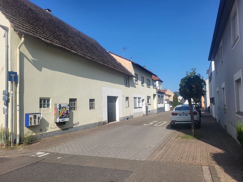 Platz für die Familie & kreative Köpfe in Stettfeld: Vielseitiges MFH mit XXL-Dachterrasse